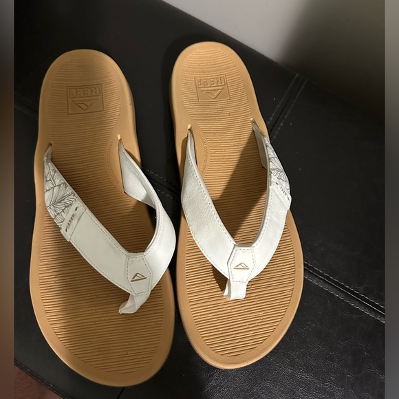 Reef White and Tan Sandals - Picture 1 of 6